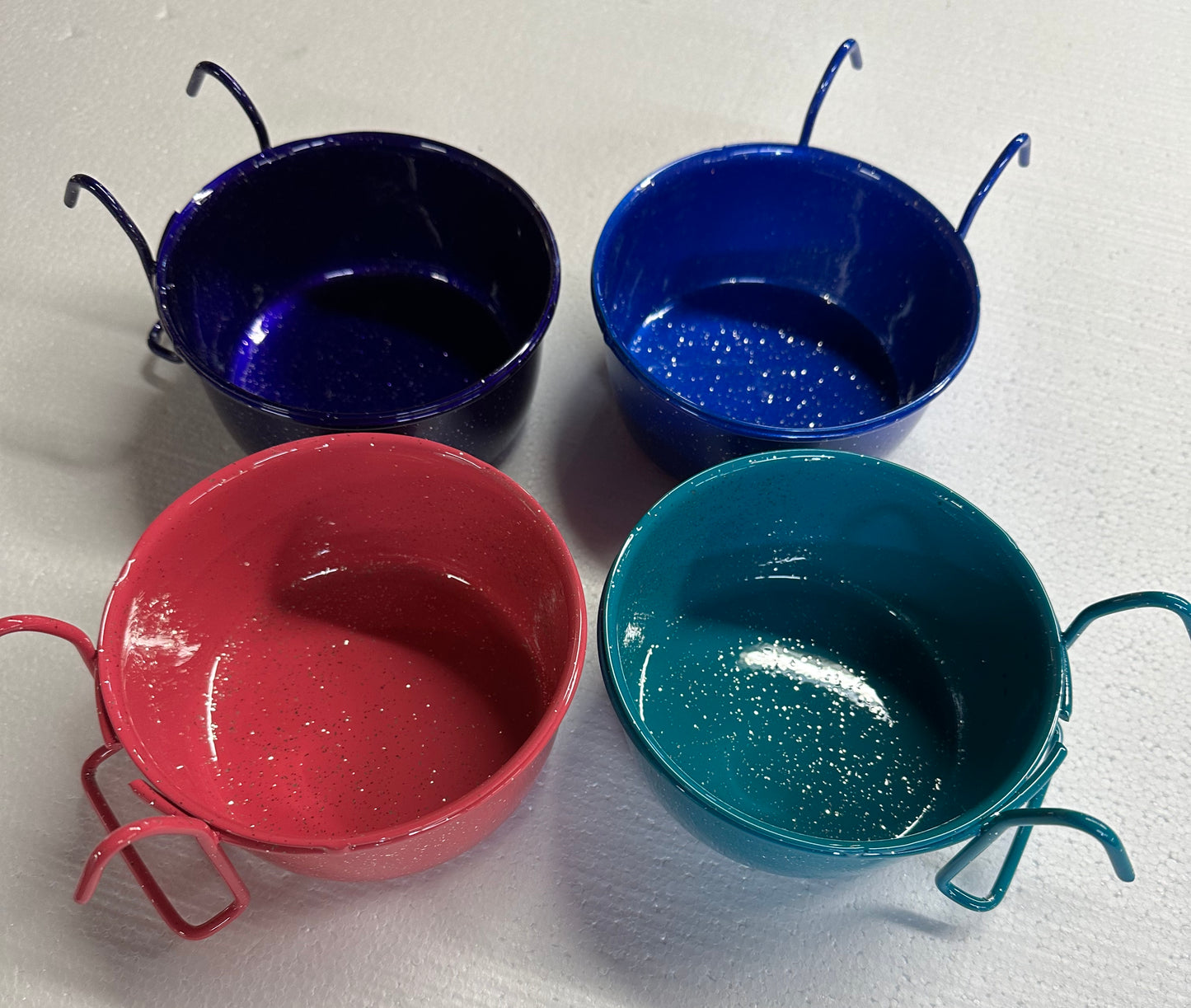 BIS Coop Cups Painted, wire hanger, Feed/Water CCP